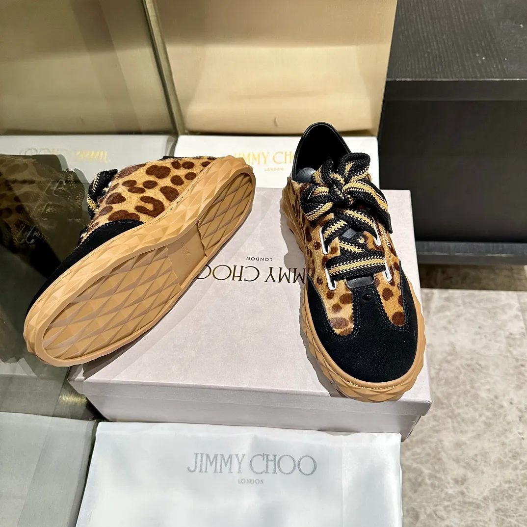👟👟Ex-factory price 640👟👟 The new JIMMY CHOO, exclusively for sale, original large-soled casual white shoes, designed with the latest technology, strong three-dimensional effect👍The integration of multiple technologies, subverting fashion, super stylish! The combination is super beautiful. The original version is 1:1, versatile and trendy, both salty and sweet! New layout Size: 35-40